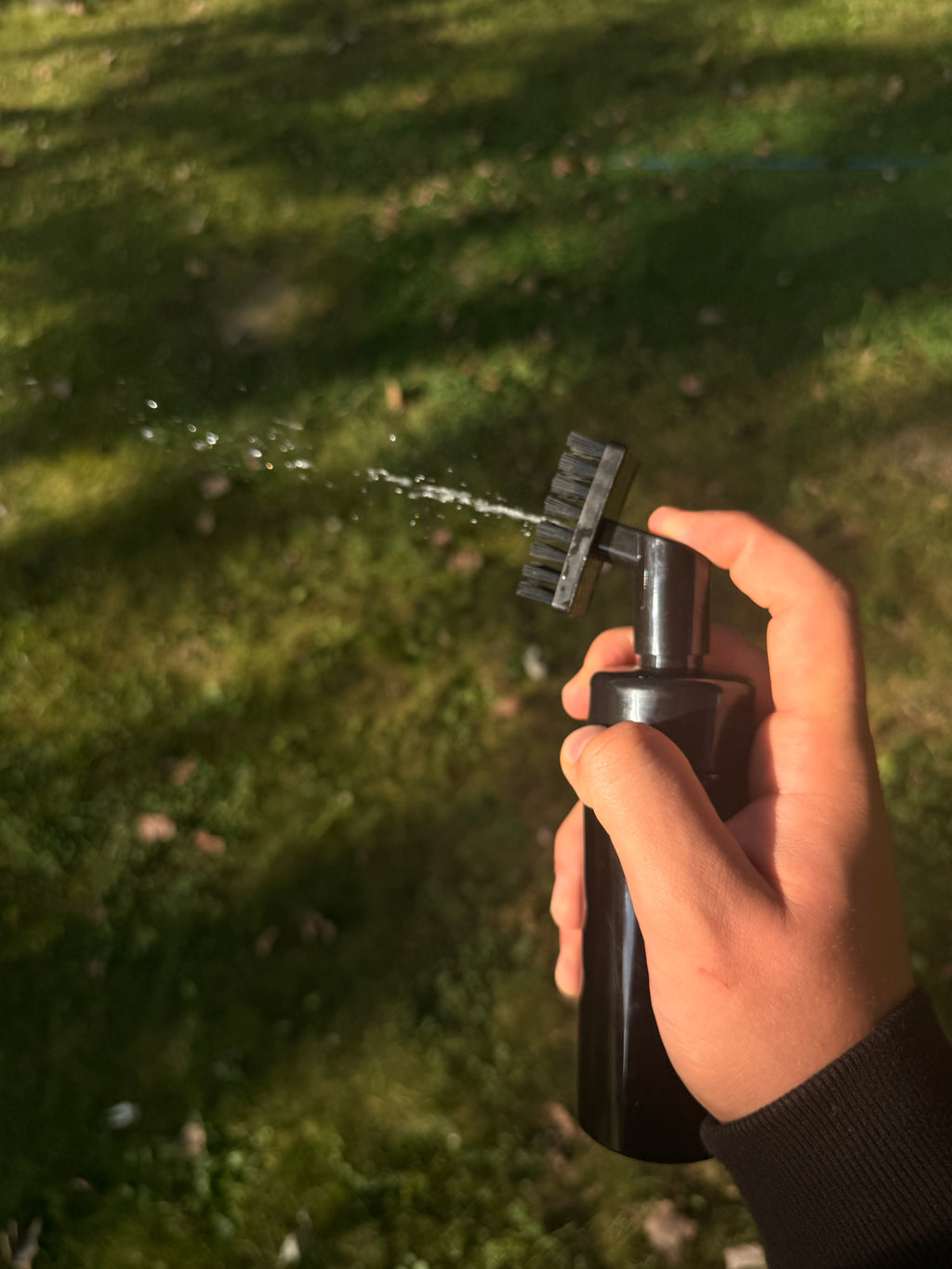 Golf Club Cleaner with Built-In Water Dispenser